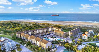 2-bedroom 2 bath condos on the beach with view of Lighthouse