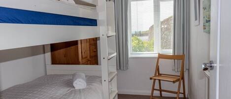 2 bedrooms, iron/ironing board, travel crib, WiFi (free)