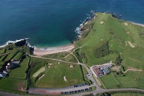 Aerial view - 9 The Downs, modern apartment in stunning location in Thurlestone, South Devon (Thurlestone)