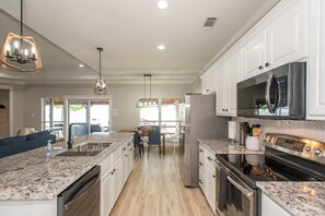 Fridge, microwave, oven, stovetop - 2 Free Kayaks! Gorgeous Home with Great Lakefront Outdoor Space (Mabank)
