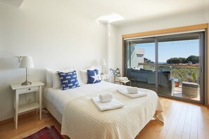 1 bedroom, desk, iron/ironing board, WiFi - La Scala Sea Views - by Portugal Portfolio (Cascais)