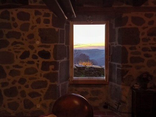 Between stone and wood - cosy 1809 gîte - up to 10p - nature and views