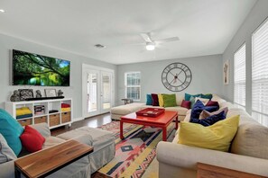 Smart TV, books, stereo