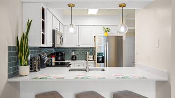 Coffee/tea maker, fridge, microwave, oven