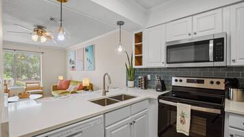 Coffee/tea maker, fridge, microwave, oven