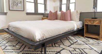 Sleek loft minutes from downtown