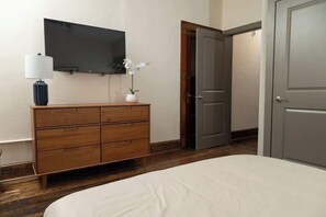 1 habitación, tabla de planchar con plancha, wifi y ropa de cama 