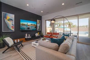 Smart TV, table tennis