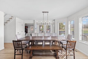 Dining - Spacious KC Home - Pickleball, Mini Golf, Gym, Luxurious Bathrooms, Swim Spa (Bonner Springs)