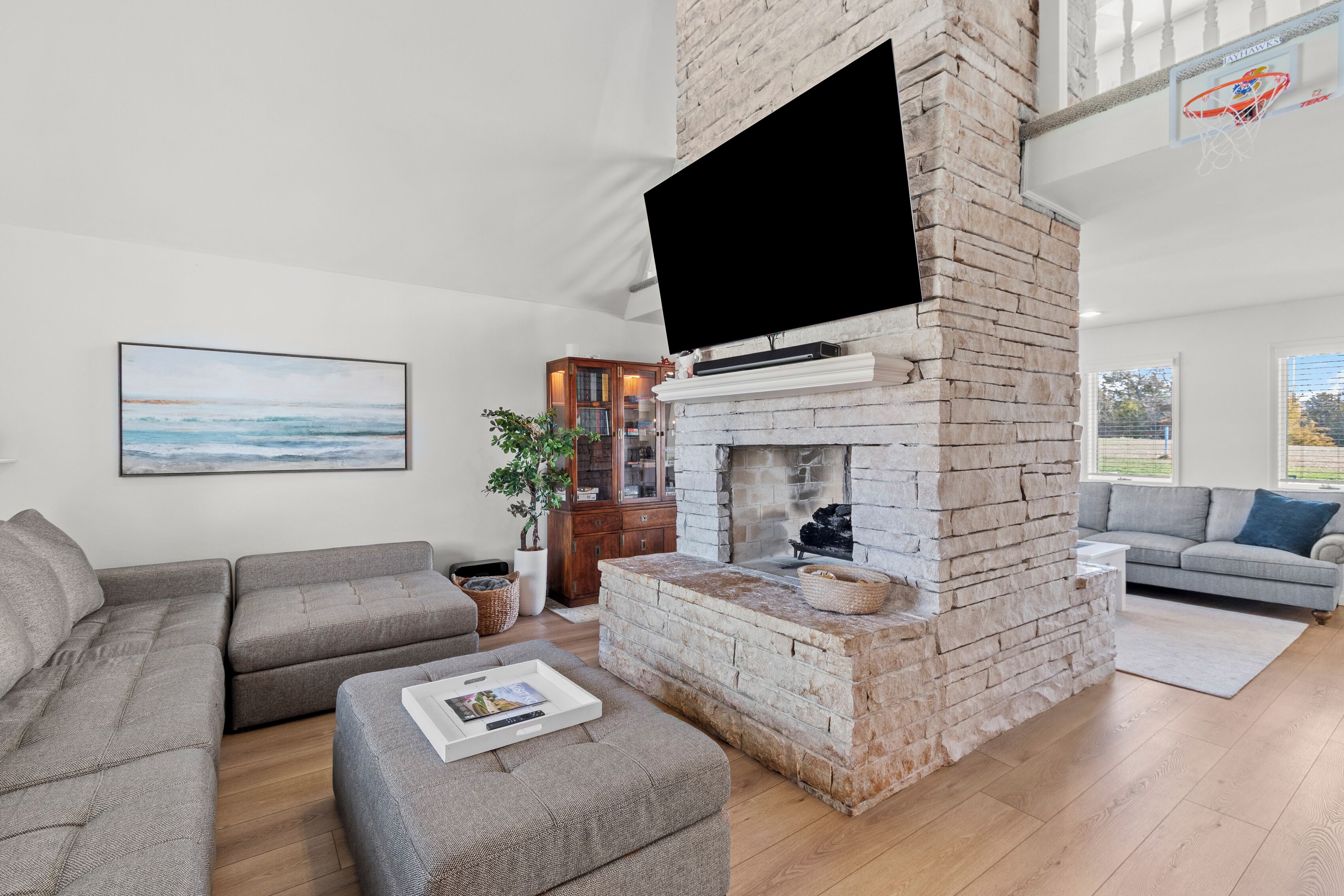 TV connectée, jeux vidéo, lecteur de DVD, baby-foot