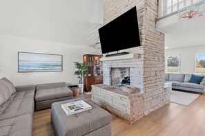 Smart TV, video games, DVD player, table football - Spacious KC Home - Pickleball, Mini Golf, Gym, Luxurious Bathrooms, Swim Spa (Bonner Springs)