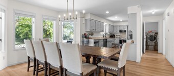Spacious KC Home - Pickleball, Mini Golf, Gym, Luxurious Bathrooms, Swim Spa