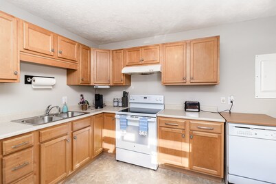 3 BR Family Friendly Rambler