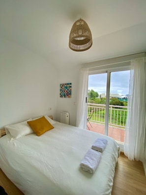 2 bedrooms, bed sheets