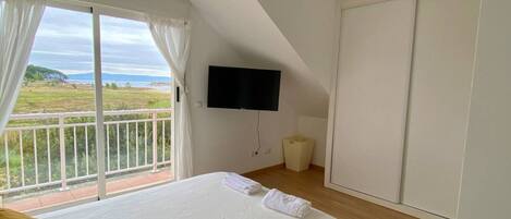 2 bedrooms, bed sheets