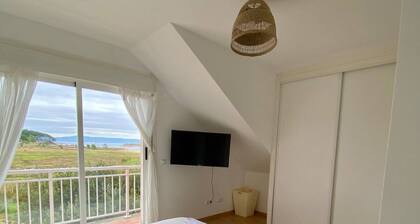 Amarillo, nice apartment overlooking the beach.
