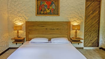 1 bedroom, bed sheets