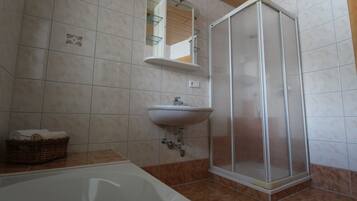 Bathtub, towels, soap