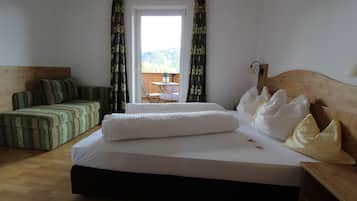 2 bedrooms, travel cot, free WiFi, bed sheets