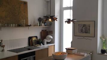 Réfrigérateur, four, plaque de cuisson, lave-vaisselle