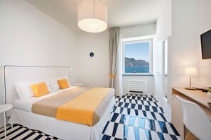4 Schlafzimmer, Schreibtisch, Bügeleisen/Bügelbrett, Reisekinderbett