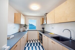 Fridge, oven, stovetop, dishwasher - Le Tre Sirene – Stunning Sea View Home Atrani (Atrani)
