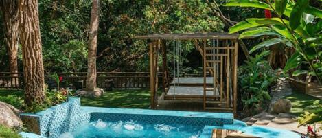 حمّام سباحة خارجي