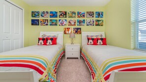 4 habitaciones, tabla de planchar con plancha, wifi y ropa de cama 