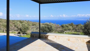 A stone patio with a view of the sea and hills. - Villa Lisaya, a haven of peace with sea view and swimming pool, in a Natura 2000 area! (PALELONI)