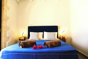 3 bedrooms, iron/ironing board, WiFi, bed sheets - Villa Lisaya, a haven of peace with sea view and swimming pool, in a Natura 2000 area! (PALELONI)
