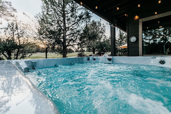 Outdoor spa tub