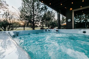 Bain à remous extérieur
