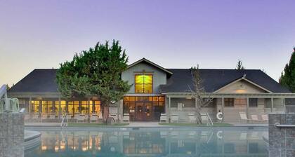 Luxury Eagle Crest Golf Retreat - 3 King Suites, Hot Tub, Scenic Deck