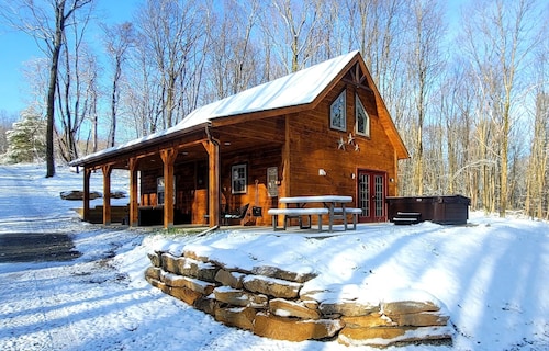 Exceptionally Private Rustic Luxury Cabin adjacent to 16,000 acres of Gamelands
