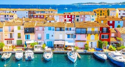 Sea view over St Tropez superb air-conditioned villa with swimming pool, 10 minutes walk from the beach