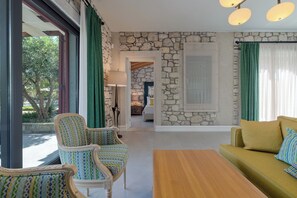 Suite Premium | Area keluarga | Televisi 72-inci dengan saluran TV digital