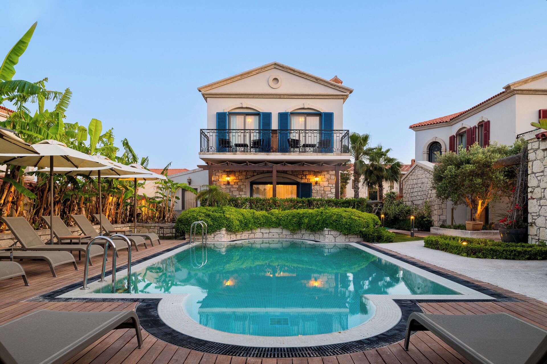 3 座室外游泳池