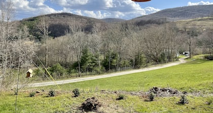 Tranquil Paradise at Rich Mountain- Creek, birds and 15 Mins to Boone!