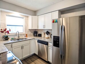 Frigorifero, microonde, lavastoviglie, tostapane