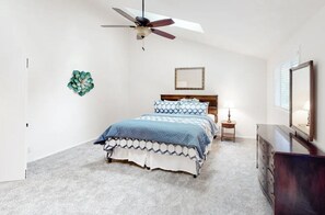3 bedrooms, desk, free WiFi, bed sheets