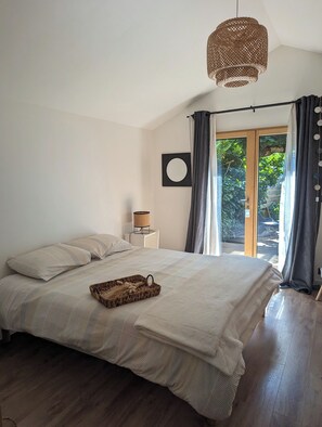 4 Schlafzimmer, Schreibtisch, Bügeleisen/Bügelbrett, WLAN
