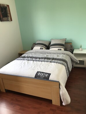 2 bedrooms, desk, iron/ironing board, free WiFi