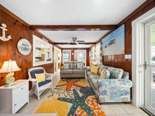 Beach Cabin - perfect for your family getaway! Pet Friendly! by RedAwning