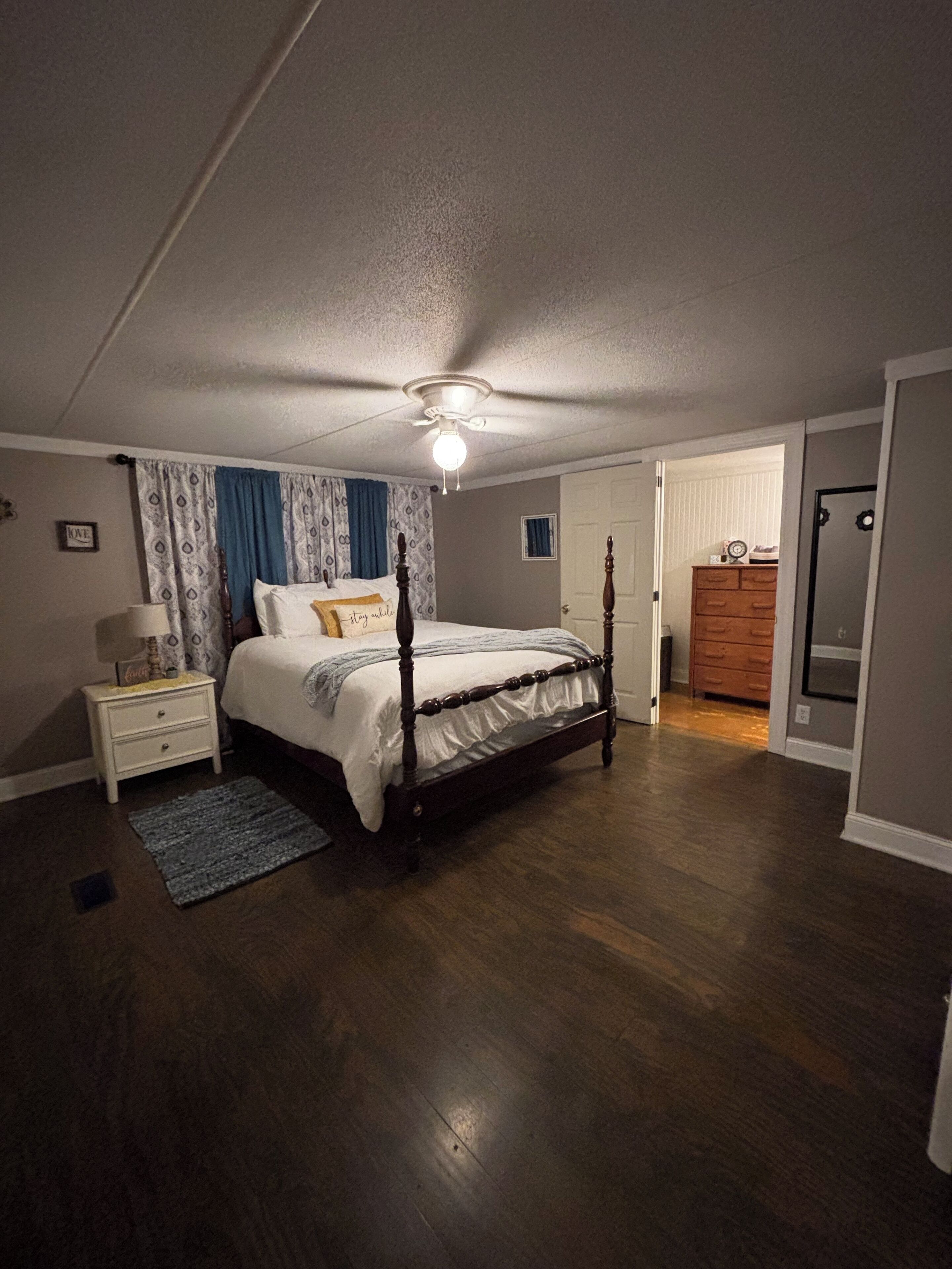 3 室のベッドルーム、ベッドシーツ