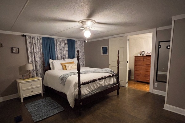 3 bedrooms, bed sheets