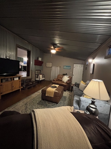 The Hacienda~ A Simple Home~5 minutes from Lake Texoma!