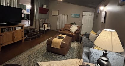 The Hacienda~ A Simple Home~5 minutes from Lake Texoma!