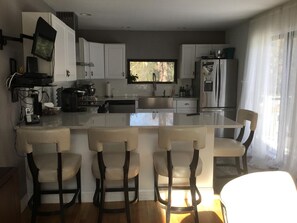 Frigorifero, forno, piano cottura, lavastoviglie