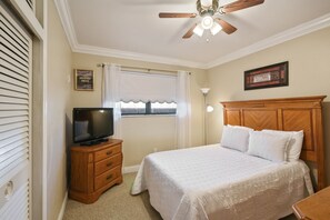 3 bedrooms, desk, iron/ironing board, travel cot