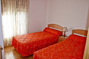 3 bedrooms, iron/ironing board, bed sheets - Cosy apartment in private residence (Parrillas)